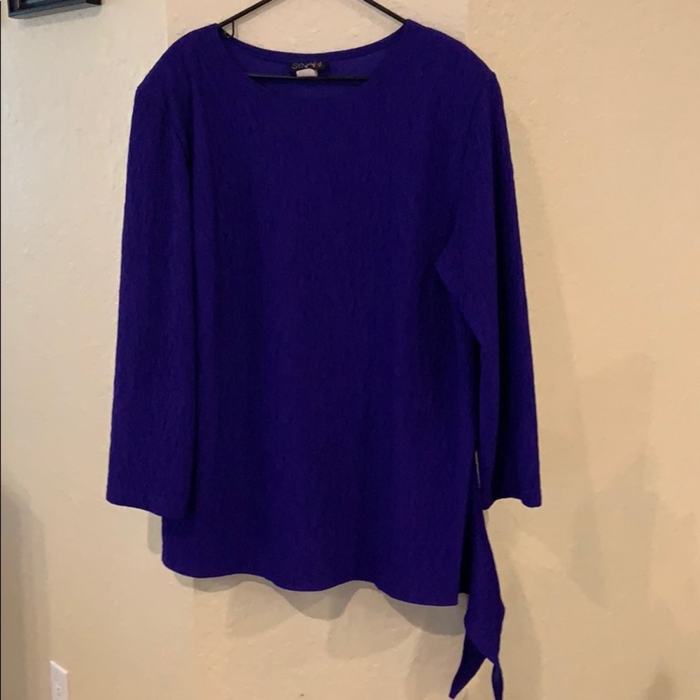 Women’s long sleeved top
